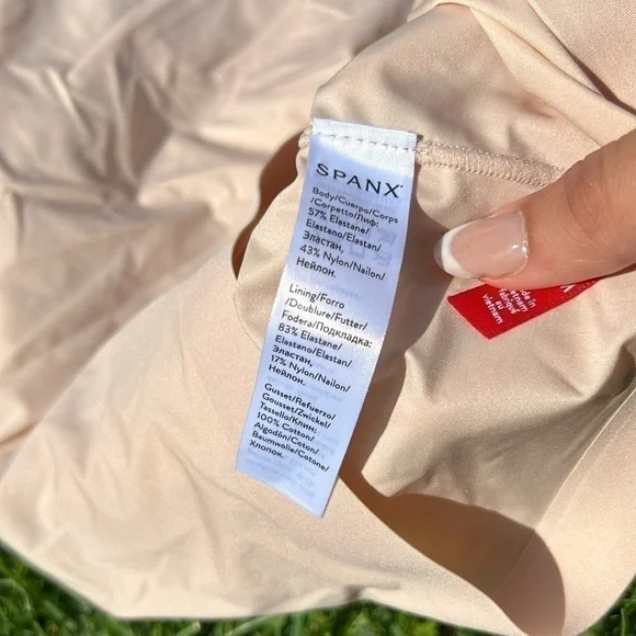 SPANX Seamless Everday Shaping Shorts - Picture 8 of 10